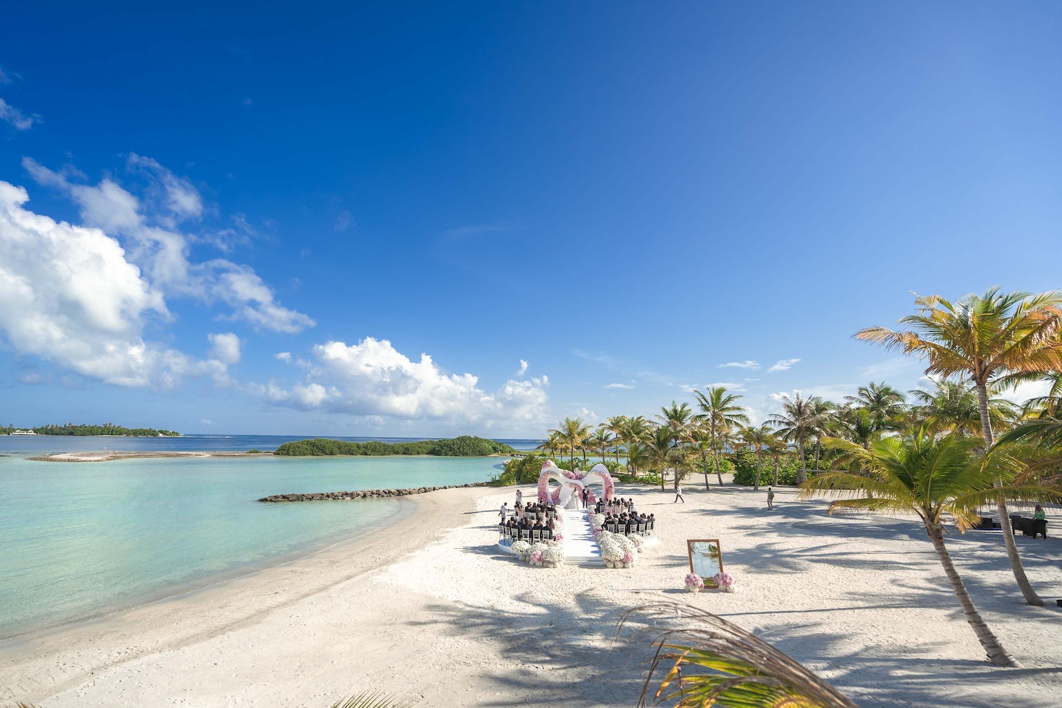 How to Decide Between a Destination Wedding Vs Traditional Wedding
